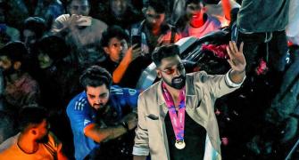 Hyderabad erupts in joy as WC champ Siraj returns!