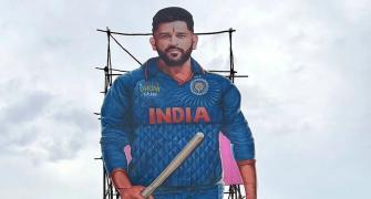 Dhoni's B'day gift: HUGE! 100ft cut-out! 
