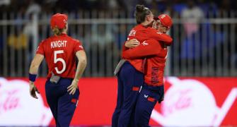 T20 WC: Eng batters flop but down B'desh by 21 runs