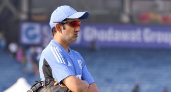 Beleaguered Gambhir gets Shastri backing