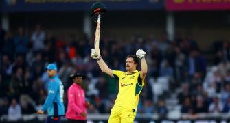 Head's unbeaten ton gives Aus easy win over England