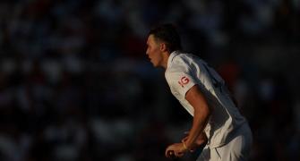 England's Hull to miss Pakistan test series