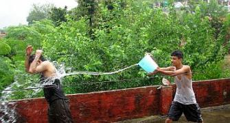 Unusual monsoon pics: Water fight!