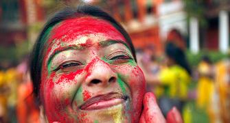 Moms-to-be, you too can play Holi