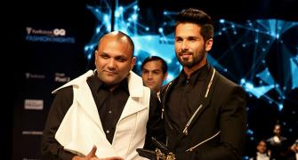 Wait! Did Shahid just wear gold gloves like MJ?