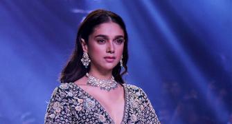 Try not to drool! Aditi bares curves on the ramp