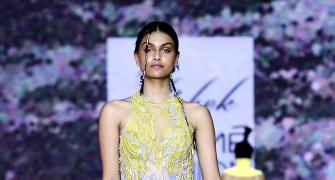 See! This beauty queen's ramp walk is so, so HOT