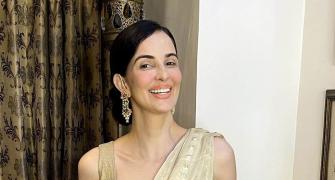 SEE! How to look sexy in a sari