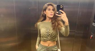 The most fashionable elevator selfies