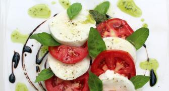 Recipe: Luscious Tomato Caprese Salad