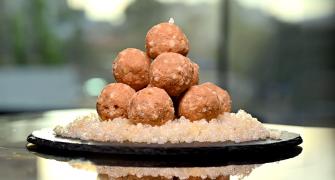 Recipes: Anjeer Rolls, Gulkand Laddus