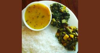 Recipe: Mayur's Lasooni Aloo Palak