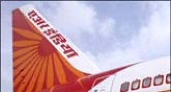 Air India for 10% cut in expat pilots' wages