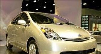 Toyota to launch hybrid Prius early next year