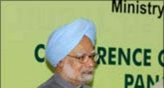 India has enough food stocks to fight shortage: PM
