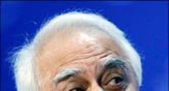 No US-style salaries for IIT faculty: Sibal