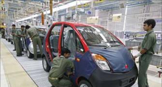 Economic crisis hits India's manufacturing sector