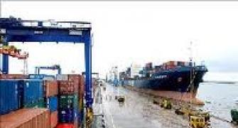 Govt mulls issue of tax-free bonds by ports