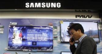 Battle over smartphones: Samsung takes on Nokia