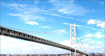 Stunning PICS: World's longest suspension bridges