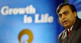 Reliance Q3 net down 5% at Rs 5,256 crore