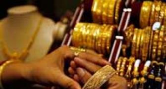 Gold loses Rs 140; silver gains Rs 175