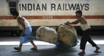 Railways plan to hire 150,000