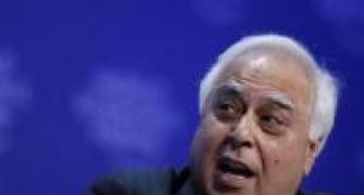 Sibal wants subsidy on LPG to continue for midday meal