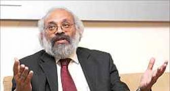 Supporting policy needed to lower business risks: Gokarn