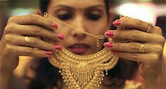 Consumers rush to sell used gold