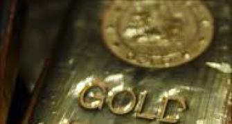 Gold, silver drop further on sustained selling, global cues