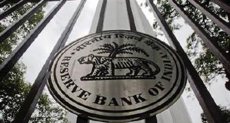 RBI clamps down on rupee speculation overseas 