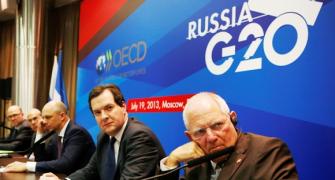 G20 puts growth before austerity, seeks to calm markets