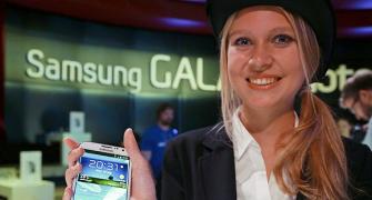 India's smartphone market declines, Samsung still No 1