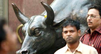 Sensex up 300 points; IT shares gain
