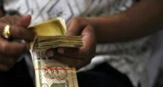 Rupee continues to trade weaker; oil demand hurts