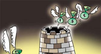 Weakness in rupee seen continuing in 2015