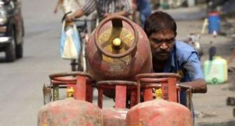 Govt must consider these factors while capping LPG subsidy