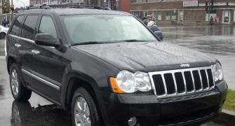 Chrysler recalls older Jeep SUVs for ignition switch issues
