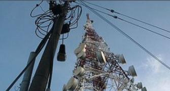 Why is spectrum auction a bonanza for tower companies?