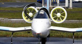 E-Fan, the world's 1st electric aircraft will amaze you