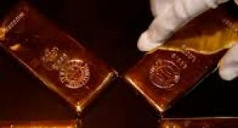 Gold extends gains on wedding season demand, global cues