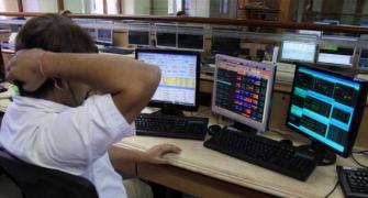 Sensex trims losses; bluechips climb higher