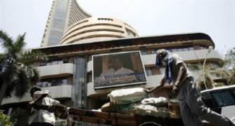 Sensex sinks further, ICICI Bank, Bajaj Auto down
