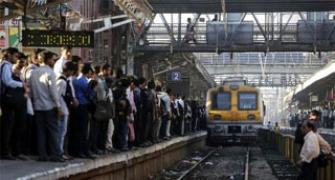 Fadnavis promises to improve Mumbai's rail service