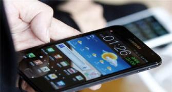 Samsung's smartphone primacy under threat from Apple