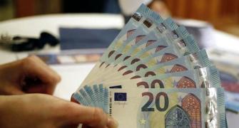 EU Commission proposes $8 bn loan for Greece