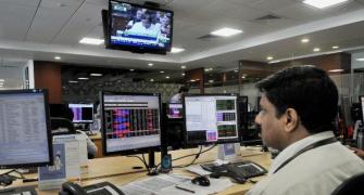 Markets end lower for 4th straight session; HDFC, ICICI Bank slip