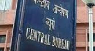 CBI arrests 2 Delhi govt officials on graft charges