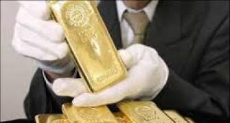 Gold plunges by Rs 410; Silver tumbles Rs 550 on global cues
